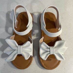 Girls White Bow Sandals | Size 29 | Hook & Loop Straps | Dress Shoes